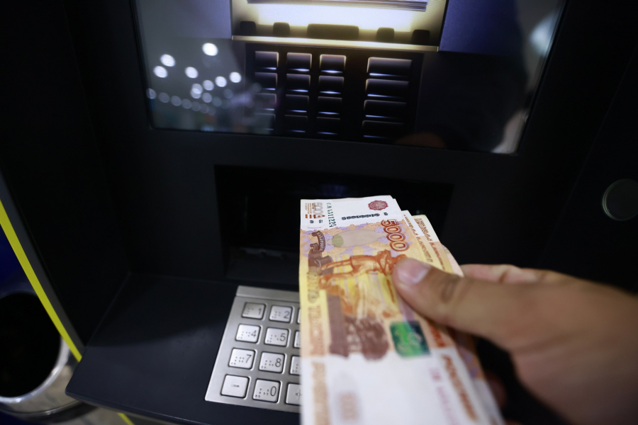 Полицейские спасли нижнекамца от передачи 770 тысяч мошенникам