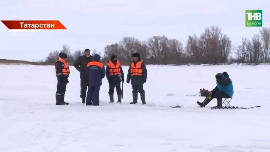 Опасный лед не пугает: десятки рыбаков вышли на тающую Казанку