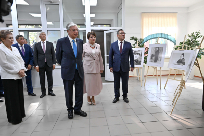 Президент посетил бишкекскую школу-гимназию имени Кемеля Токаева