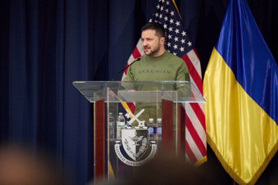 Зеленский пожаловался, что из-за Ирана у США нет времени на Украину