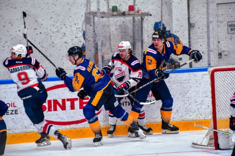 &laquo;Может кто-то проклял нас&raquo;: ХК &laquo;Челны&raquo; уступил &laquo;Кристаллу&raquo; на домашнем льду