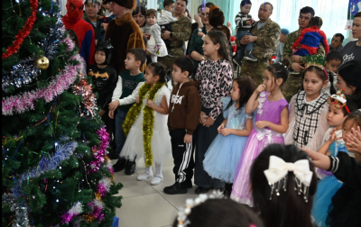Новогодний праздник для детей военных объединил семьи Конаевского гарнизона