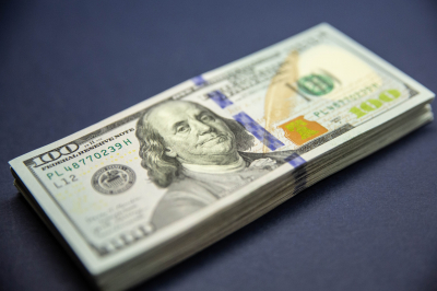 Стоимость золота опустилась ниже $4 800, фьючерс на серебро рухнул до $80