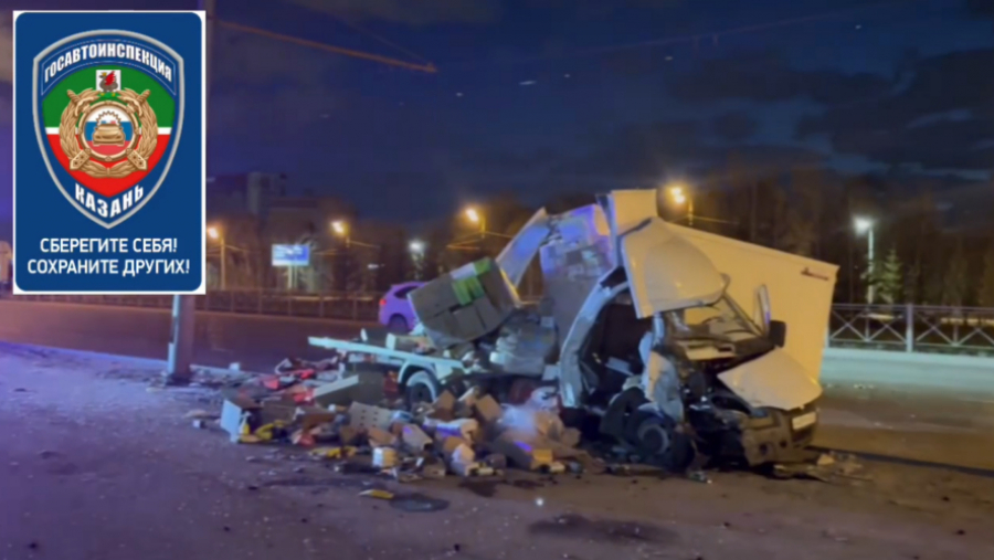 "ГАЗель" разорвало на части: жесткое ДТП произошло на Краснококшайской в Казани - видео 17/04/2026 &ndash; Новости