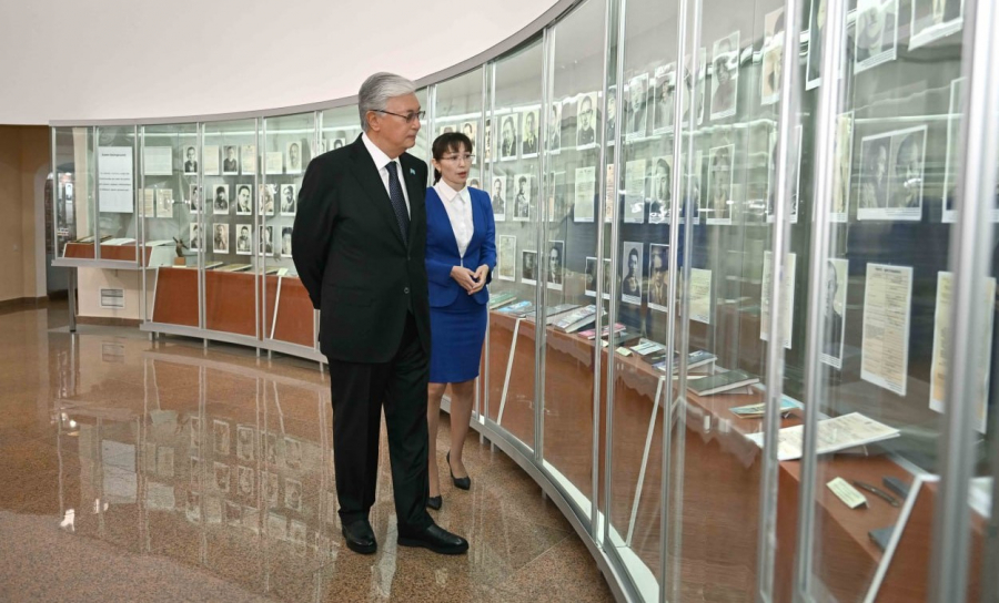 Токаев ознакомился с экспозицией музея женского лагеря «АЛЖИР»