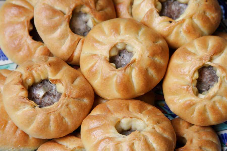 Дрожжевые беляши в прошлом! Делаю на кефире &mdash; тесто воздушное, как пух. Самый простой и быстрый рецепт