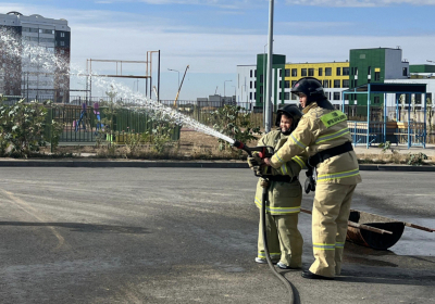 Пожарные исполнили мечту особенного ребенка в Актобе (ВИДЕО)