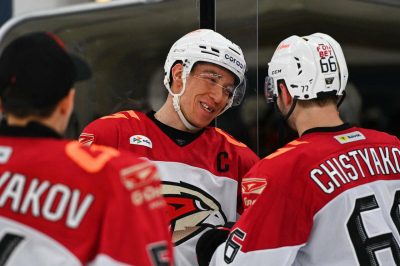 Защитник &laquo;Авангарда&raquo; Дамир Шарипзянов вошел в историю КХЛ