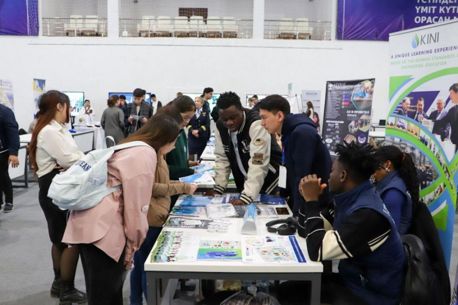 В Атырау проходит выставка Study in Kazakhstan