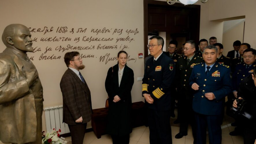 Министр обороны КНР адмирал Дун Цзюнь посетил Дом-музей Ленина в Казани 30/04/2026 &ndash; Новости