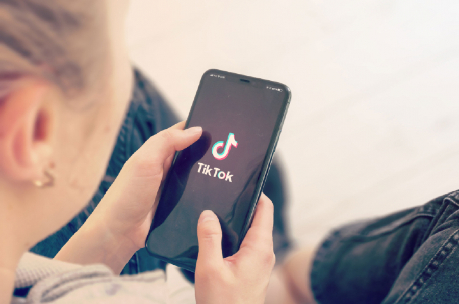 TikTok приступил к тестированию поисковика на базе ИИ внутри приложения