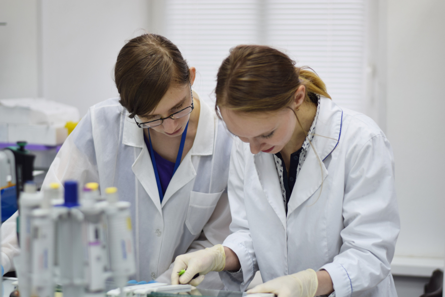 Академик РАН Малеев назвал некорректным сравнение COVID-19 и вируса Нипах