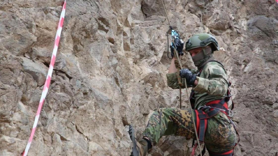&quot;Незаконное вооруженное формирование&quot; ликвидировали военные в горах Жетicу