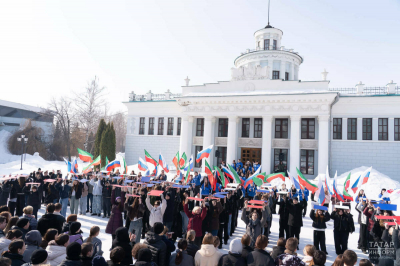 В Казани провели массовый патриотический флешмоб в честь воссоединения Крыма с Россией
