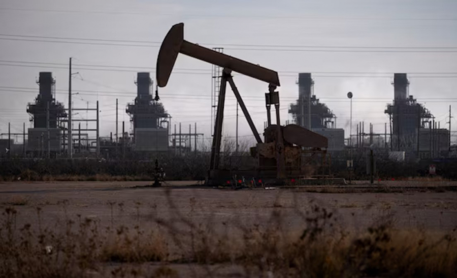 Снижение запасов и слабая инфляция в США поддержали нефть Brent