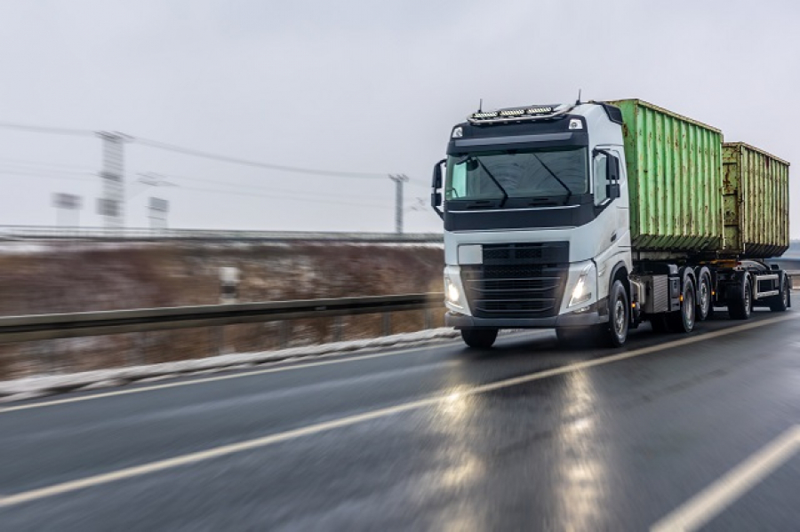 На трассе М-7 в Татарстане ограничат движение большегрузов