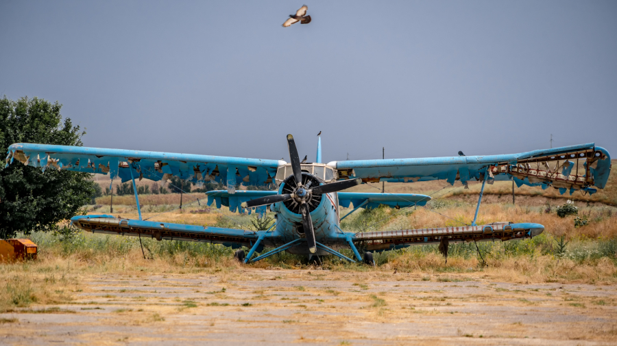 Как умирает малая авиация в Казахстане: фоторепортаж из небытия