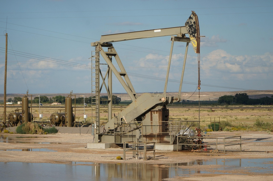 Нефтяные котировки растут на фоне геополитической напряженности