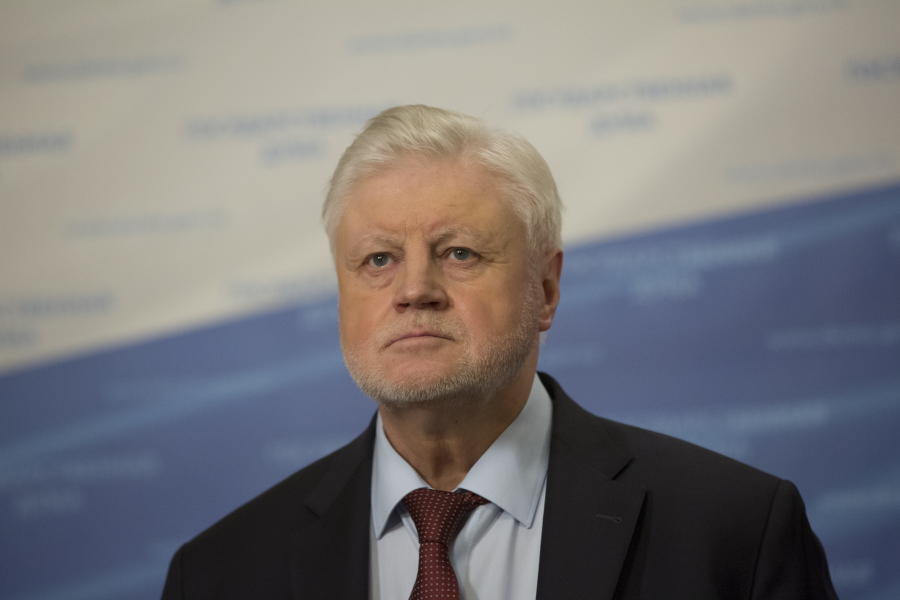 Депутат Миронов предложил ввести бесплатное питание для учащихся всех школ