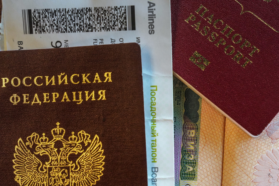 В&nbsp;России могут исключить записи о&nbsp;детях в&nbsp;загранпаспортах старого образца
