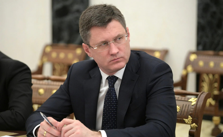 Новак призвал приоритетно обеспечивать топливом машины торговых сетей