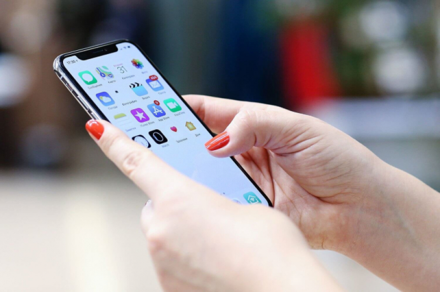 В голосовой помощник Siri добавят нейросеть Gemini