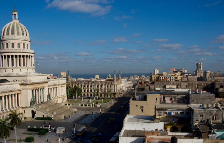 Мощный пожар вспыхнул на НПЗ в Гаване