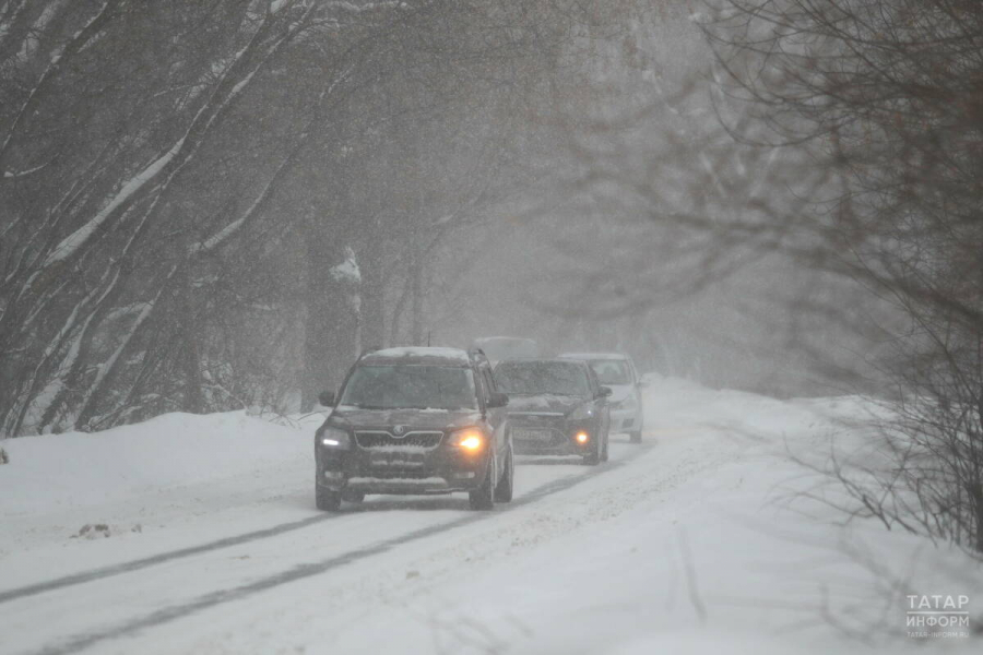 Автоэксперт Кадаков поделился советами по вождению во время снегопада