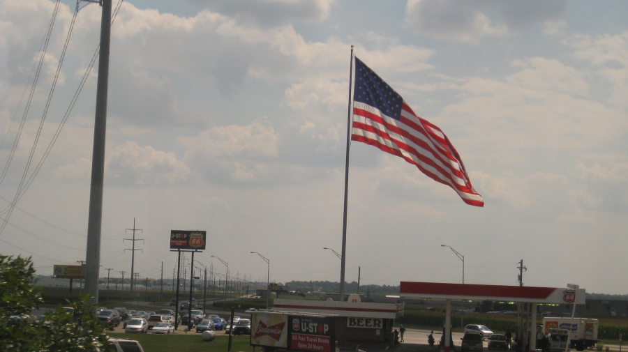 Уехавший в США комик Поперечный* заявил, что вряд ли вернется в Россию