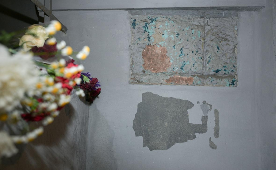 Мемориальную доску Политковской сорвали в третий раз за неделю