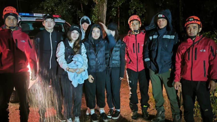 Пять молодых альпинистов спасены в сложных погодных условиях на Кок-Жайлау
