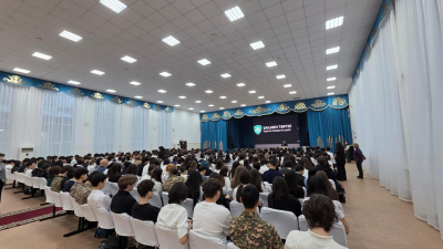 Дропперы и дипфейки: о новых угрозах рассказали школьникам Астаны