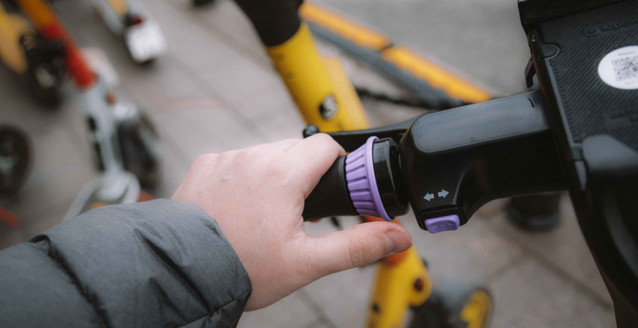 &laquo;Известия&raquo;: мошенники активизировались с началом сезона кикшеринга