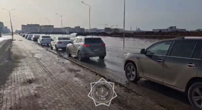 Один из проспектов в Астане залило водой