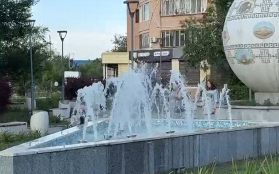Заброшенный фонтан привели в порядок
