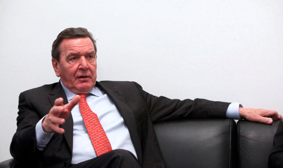 Экс-канцлер ФРГ Шрёдер призвал укреплять мир и остановить наращивание вооружений