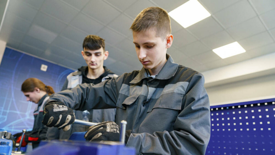 Девятиклассники, не сдавшие ГИА, смогут получить рабочую профессию в 2026 году