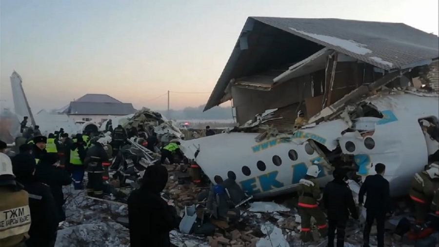 Расследование крушения самолета Bek Air возобновят в Казахстане