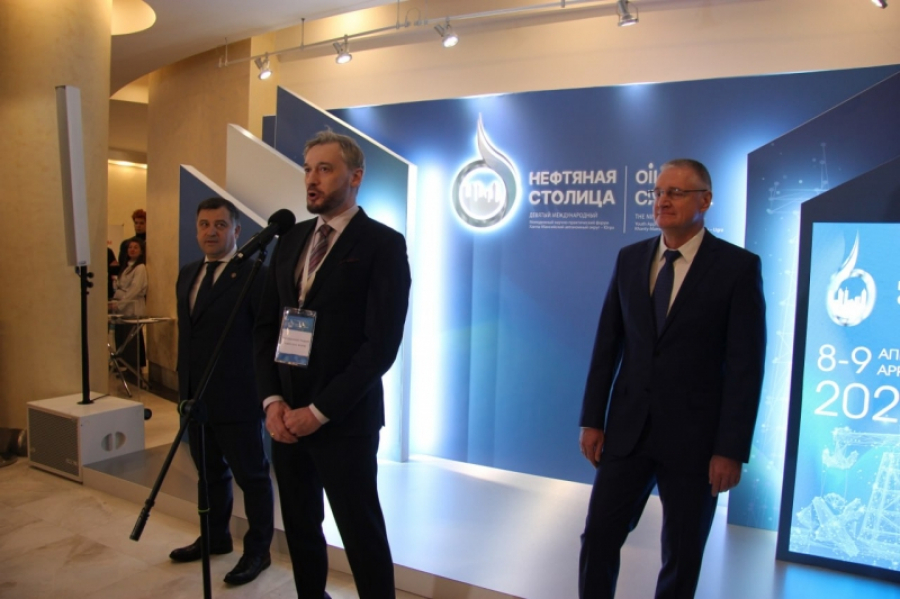 Кирилл Молодцов предрек югорской молодежи безбедное будущее: &laquo;На вас нефти хватит&raquo;