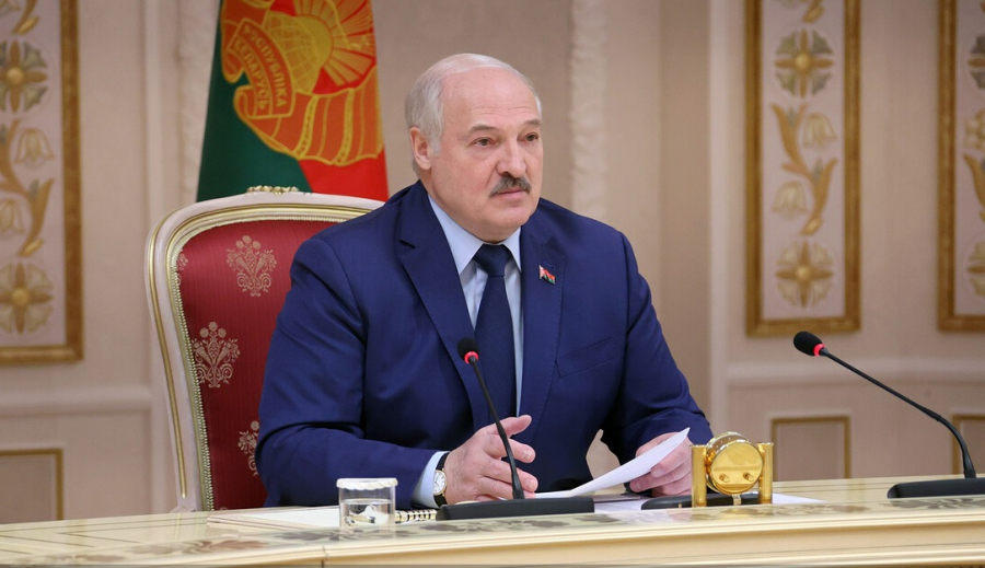 Лукашенко предрек поражение Украине после потери Донбасса