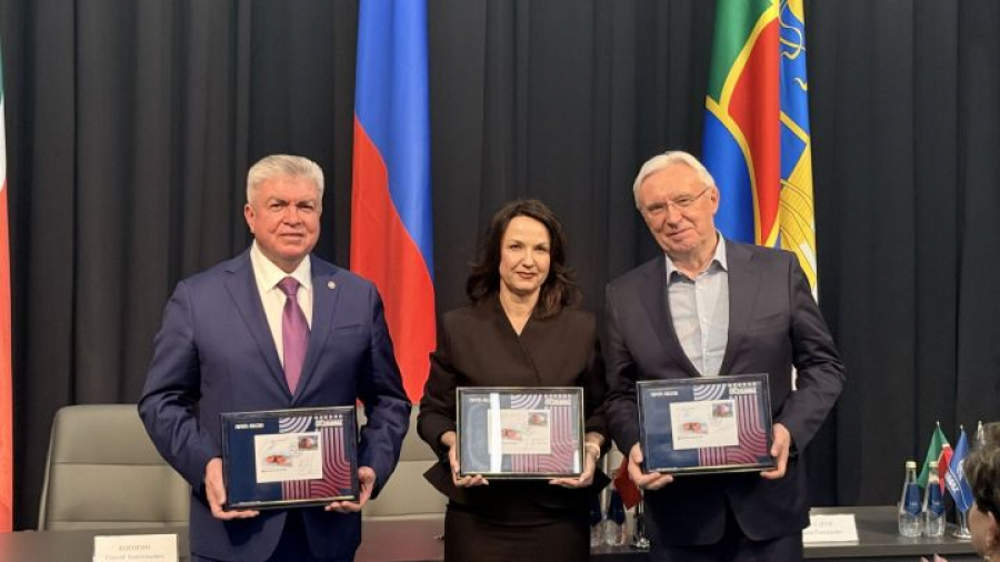 В Челнах прошла церемония гашения марки к юбилею автогиганта