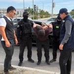 «Применял угрозы и физическую силу»: СОБР задержал жителя Актау с мечеными деньгами (фото)