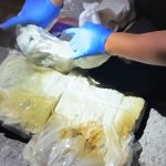 Полицейские Астаны остановили автомобиль и нашли в нем 2 кг наркотиков (видео)