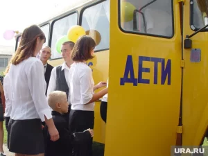 В Эквадоре перевернулся автобус со школьниками, пострадали десятки человек. Видео