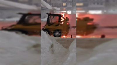 Трактор загорелся на Бигичева в Казани – видео 12/02/2026 – Новости