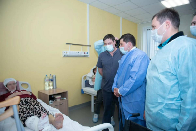 Мэр Нижнекамска навестил в больнице пострадавших в пожаре на НКНХ
