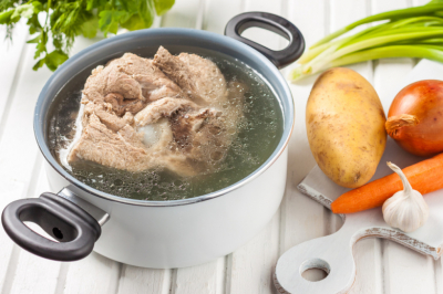 Почему важно снимать пену при варке бульона — секрет прозрачного и вкусного супа от опытных кулинаров